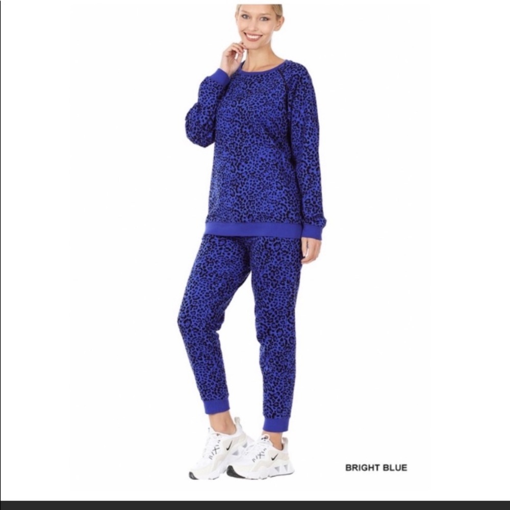 Women’s two piece jogger set.